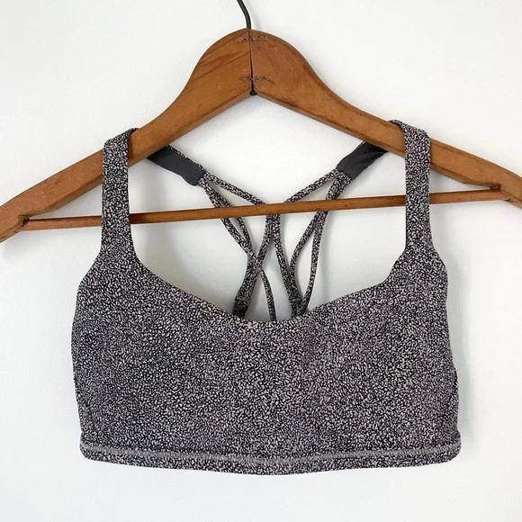 Lululemon Free To Be Zen Bra size 6
Sea Spray Alpine White Dark Chrome - Picture 4 of 6